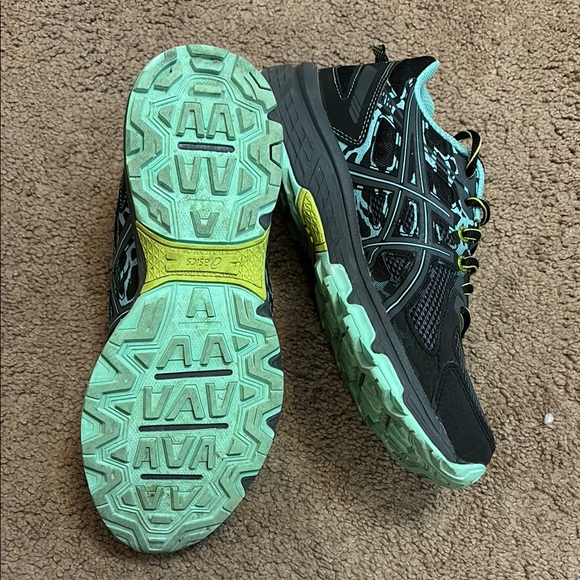 ASICS Women's Black and Green Running Shoes - Picture 3 of 7